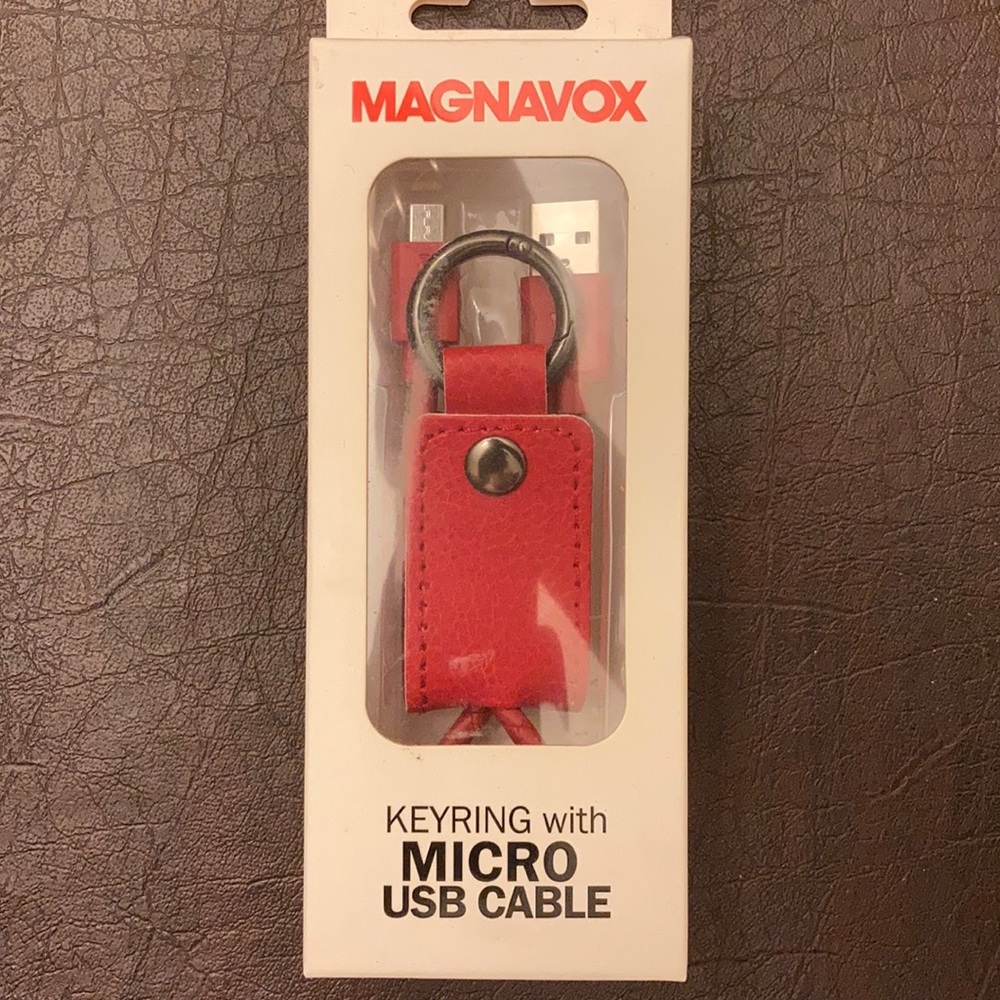 ⚜️Magnavox Keyring W/ Micro USB Cable! NWT!